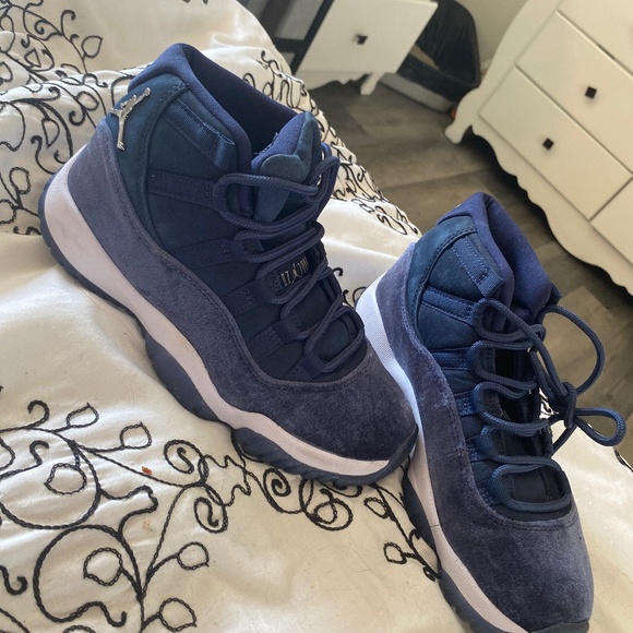 Wmns Air Jordan 11 Retro 'Midnight Navy Velvet' - Picture 1 of 1